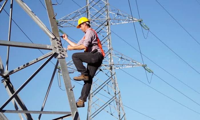 Intervention sur pylône haute tension